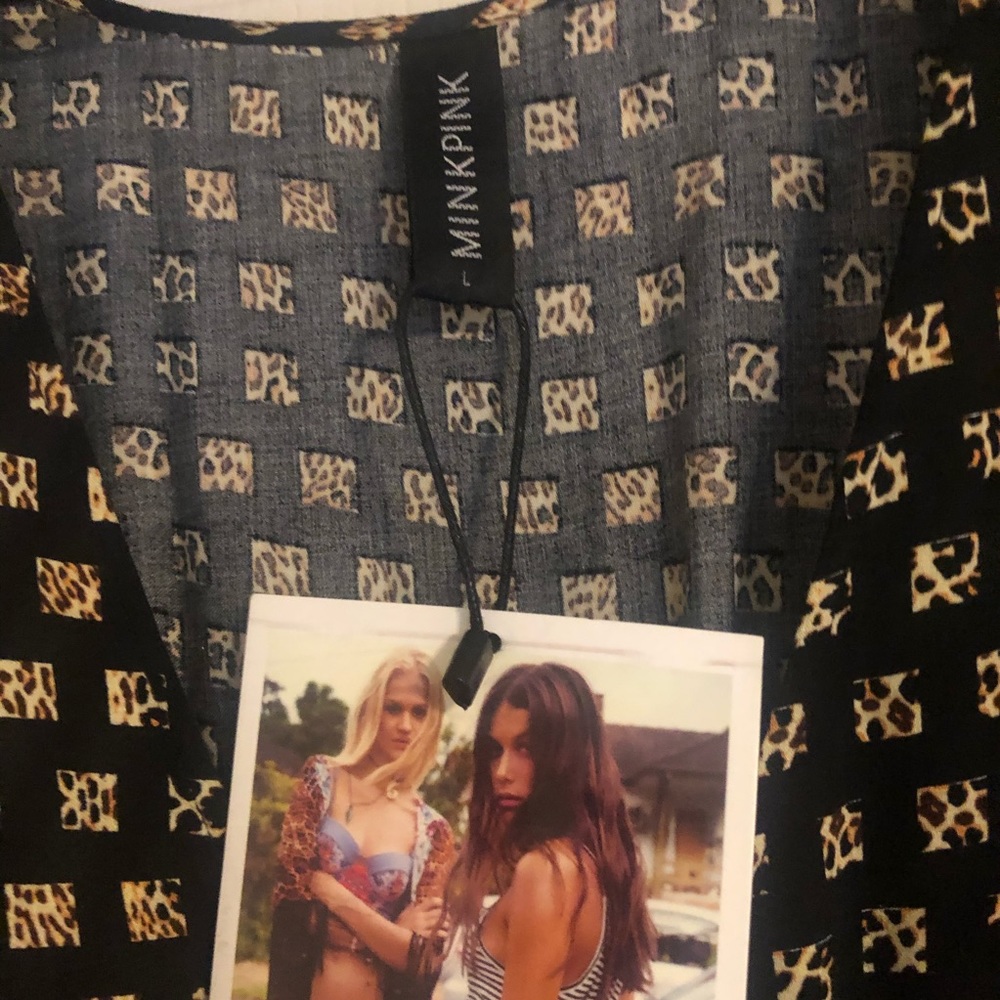 MINKPINK Leopard Geometric Print Plunge Romper Size L NWT - Picture 3 of 5